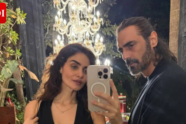 Arjun Rampal pens touching birthday note for Gabriella Demetriades; 'Rest of the years are yours' | Hindi Movie News