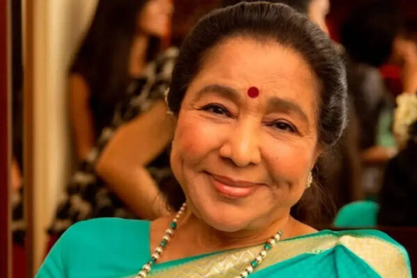 When Asha Bhosle spoke about singing live on stage at the age of 90 and suriving through difficult times in her life |