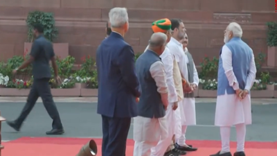 Rare Modi-Rahul interaction breaks the internet | India News