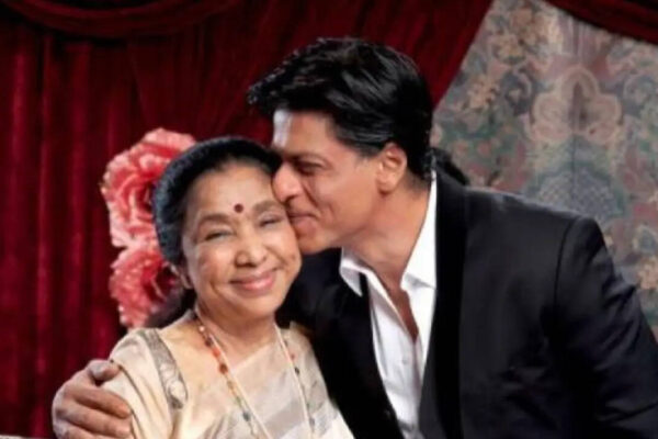 Shah Rukh Khan kisses Asha Bhosle in a heartwarming PIC as he pays emotional tribute to the legendary singer: 'I will miss her' | Hindi Movie News