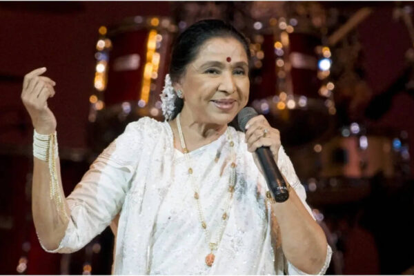 Asha Bhosle's house help gets emotional remembering the legendary singer: 'She gave a lot of respect to a poor woman like me' | Hindi Movie News