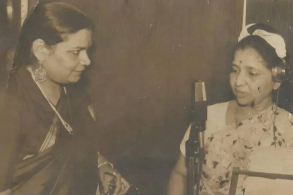 Asha Bhosle: Usha Uthup pays her respects to Asha Bhosle: Remembers recording ‘Momere Putul’ - ‘Thank you for the music’ |