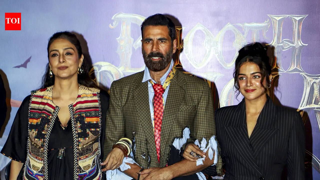 Akshay Kumar pranks Wamiqa Gabbi on ‘Bhooth Bangla’ set ahead of Priyadarshan film release on April 17 - Watch VIDEO | Hindi Movie News