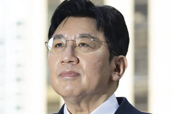 HYBE Chairman Bang Si-hyuk faces arrest warrant in USD 136 million allegations of misleading IPO investors - Reports | English Movie News