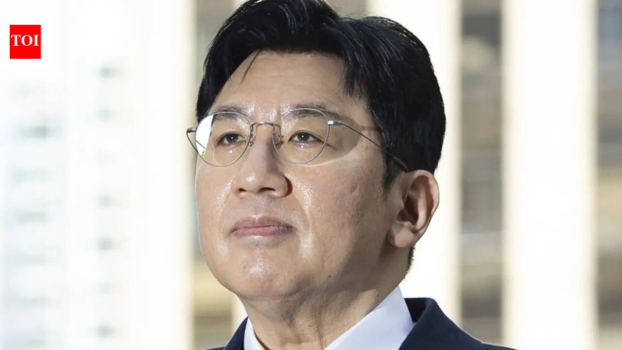 HYBE Chairman Bang Si-hyuk faces arrest warrant in USD 136 million allegations of misleading IPO investors - Reports | English Movie News