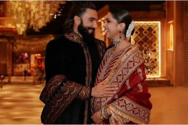 Ranveer Singh smiles and waves at fans as they congratulate him on second pregnancy news with Deepika Padukone: 'Baba, badhai ho' |