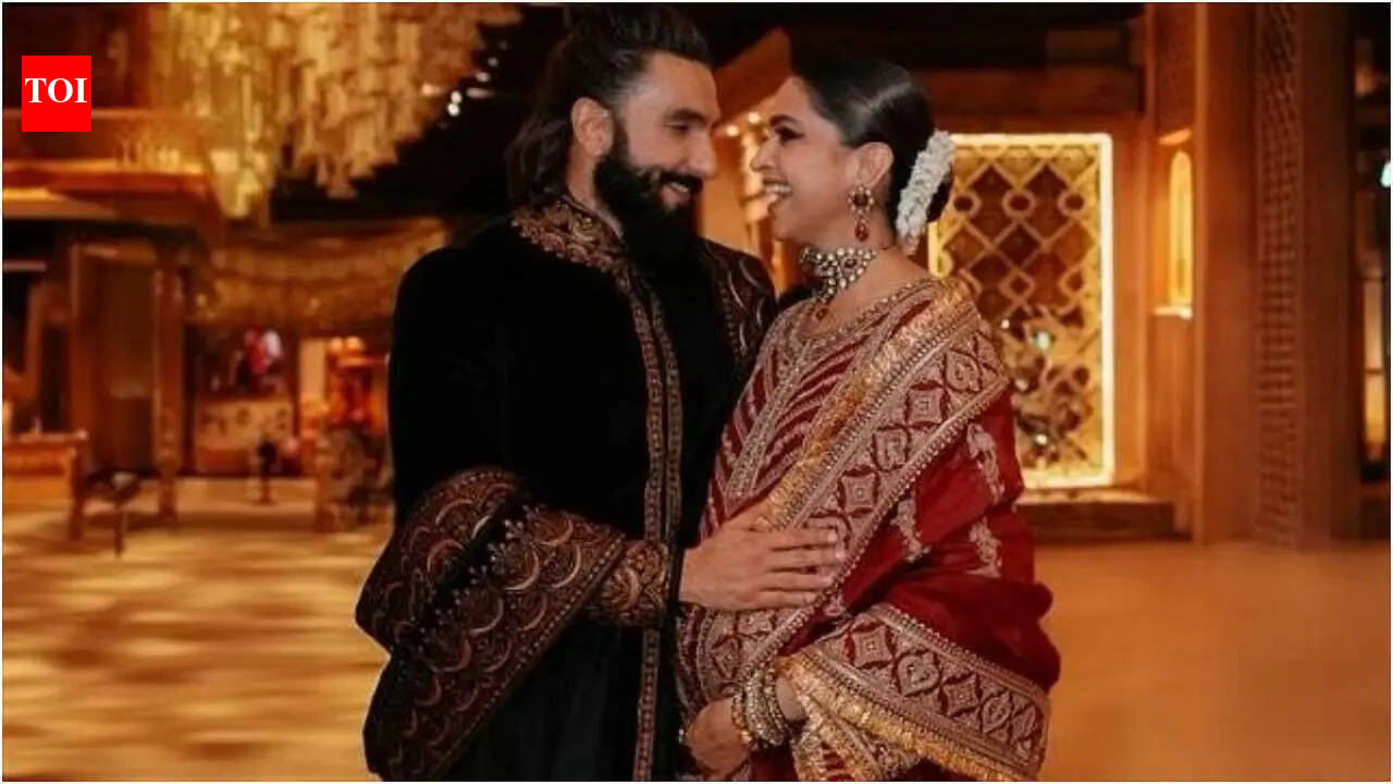 Ranveer Singh smiles and waves at fans as they congratulate him on second pregnancy news with Deepika Padukone: 'Baba, badhai ho' |