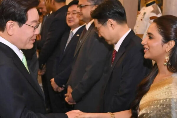 'Made In Korea' star Priyanka Mohan meets Korean President at Rashtrapati Bhavan; shares emotional post: 'Cherish forever' | Tamil Movie News