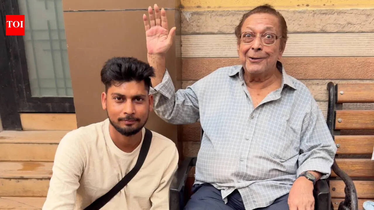 ‘Doctor ke paas jaane ke liye maal chahiye’: Dinesh Hingoo, 86, says he still works for medical expenses; internet urges to help | Hindi Movie News