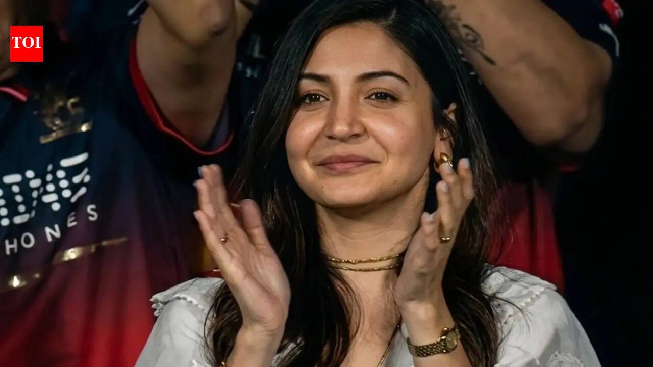 Anushka Sharma cheers for hubby Virat Kohli as he scripts IPL history; actress' Tulsi mala grabs attention - PICS |