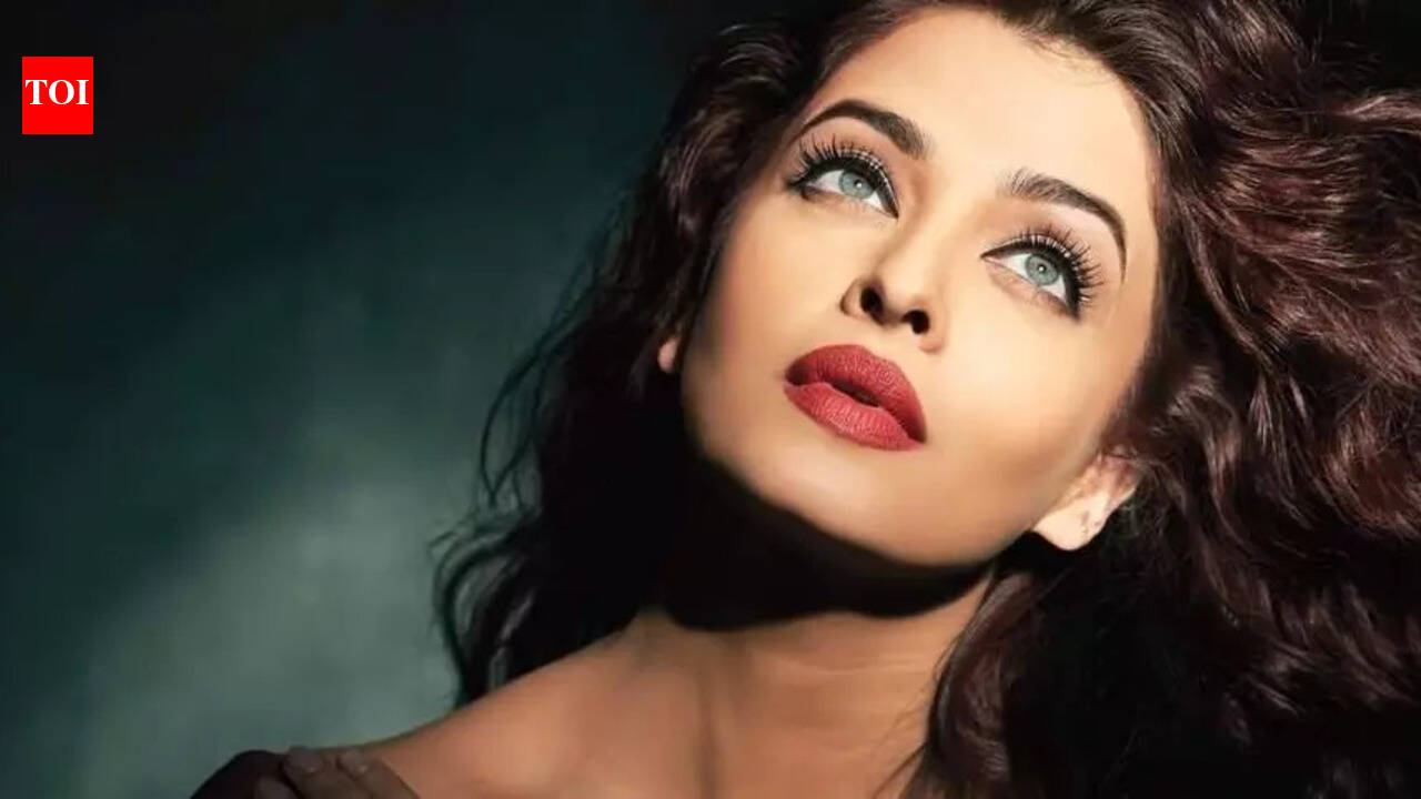 Aishwarya Rai’s rare post-beauty pageant 1994 video leaves fans nostalgic; fans say, 'Her face, her giggles, her aura' | Hindi Movie News