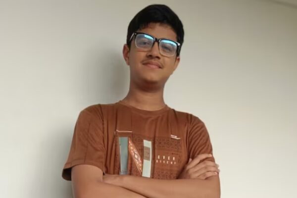 Education Tips For Parents: This CBSE topper scored a perfect 500/500, but what his father said before his exams was the child’s real strength |