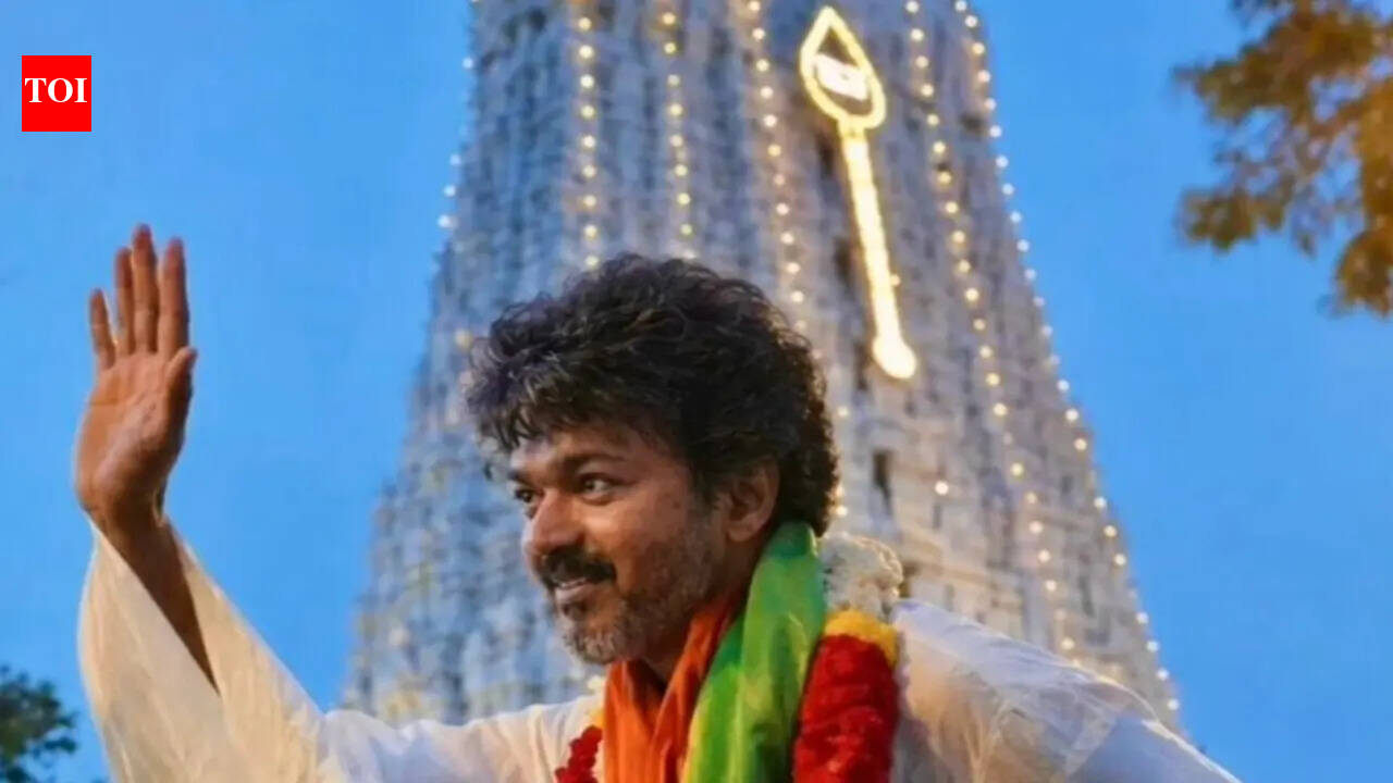 Thalapathy Vijay’s Tiruchendur darshan turns heads; 'Jana Nayagan' actor's silk veshti look impresses fans |
