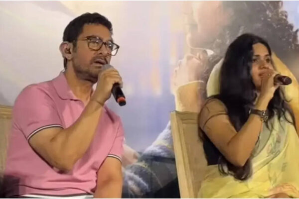 Aamir Khan sings live at the 'Ek Din' event after 2 years of lessons; internet goes wild | Hindi Movie News