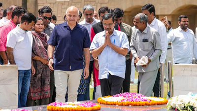 Kejriwal pays tribute to Mahatma Gandhi at Rajghat, reiterates ‘satyagraha’ stand in excise policy case | India News