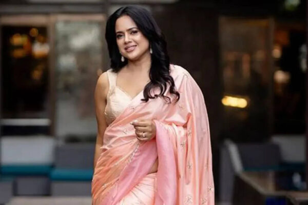 Sameera Reddy applauds Ranveer Singh's ‘Dhurandhar’, says her 'personal opinion' is not for public discussion | Hindi Movie News