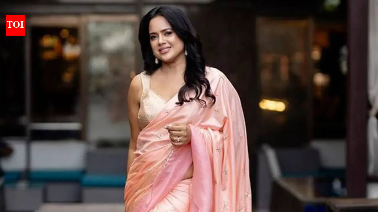 Sameera Reddy applauds Ranveer Singh's ‘Dhurandhar’, says her 'personal opinion' is not for public discussion | Hindi Movie News