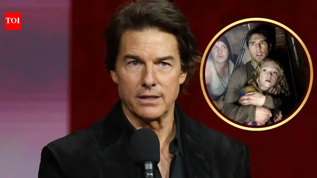 When Tom Cruise surprised 11-year-old 'War of the Worlds' co-star Dakota Fanning with her very first mobile phone |