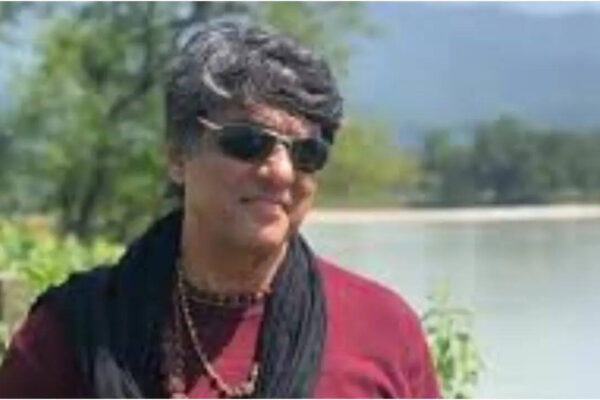 Ranveer Singh: Mukesh Khanna 'can sign' 'Dhurandhar 2' Ranveer Singh for playing Kilvish and not ‘Shaktimaan’: 'Negativity hai face par' | Hindi Movie News