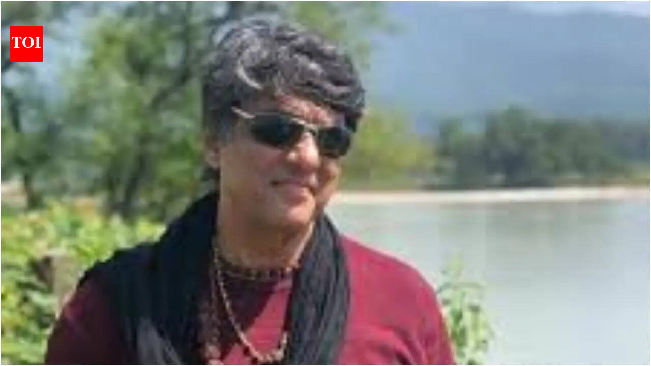 Ranveer Singh: Mukesh Khanna 'can sign' 'Dhurandhar 2' Ranveer Singh for playing Kilvish and not ‘Shaktimaan’: 'Negativity hai face par' | Hindi Movie News