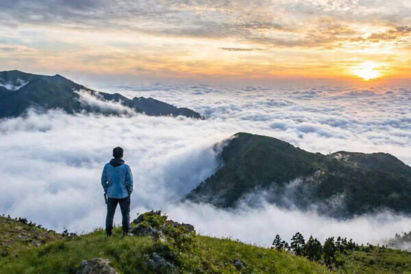 5 scenic hill stations in India where you can truly feel above the clouds this summer |