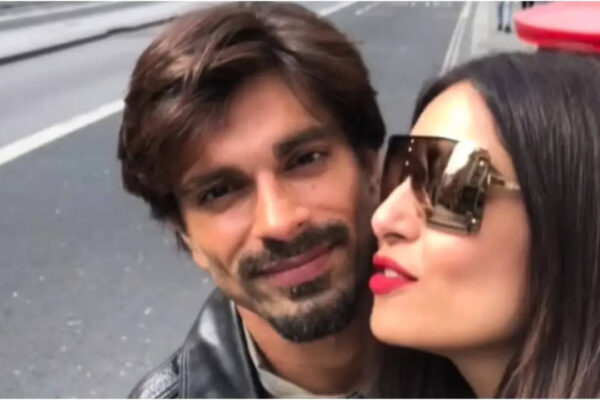 Bipasha Basu and Karan Singh Grover celebrate 10th marriage anniversary; KSG drops a post calling her his 'heartbeat, angel' | Hindi Movie News