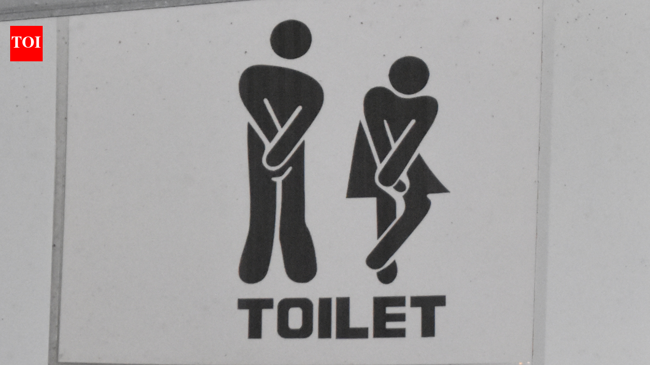 Child Urgent Needs Public: Mother makes child urinate from a bridge at Baidyanath Dham, viral video sparks debate: What parents should do when kids have urgent needs in public