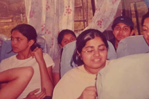 Deepika Padukone’s decades OLD school trip photo scream 90s nostalgia: 'Remind yourself where you’ve come from' | Hindi Movie News