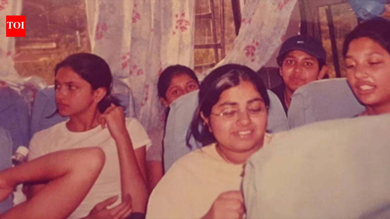 Deepika Padukone’s decades OLD school trip photo scream 90s nostalgia: 'Remind yourself where you’ve come from' | Hindi Movie News