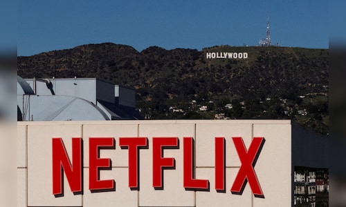 Netflix earnings forecast misses, Reed Hastings steps down