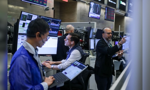 Traders place large $950 million bet on oil price falling hours ahead of ceasefire