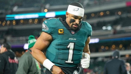Jalen Hurts is ‘hurting’ the Eagles offense; AJ Brown, DeVonta Smith frustrated: Report