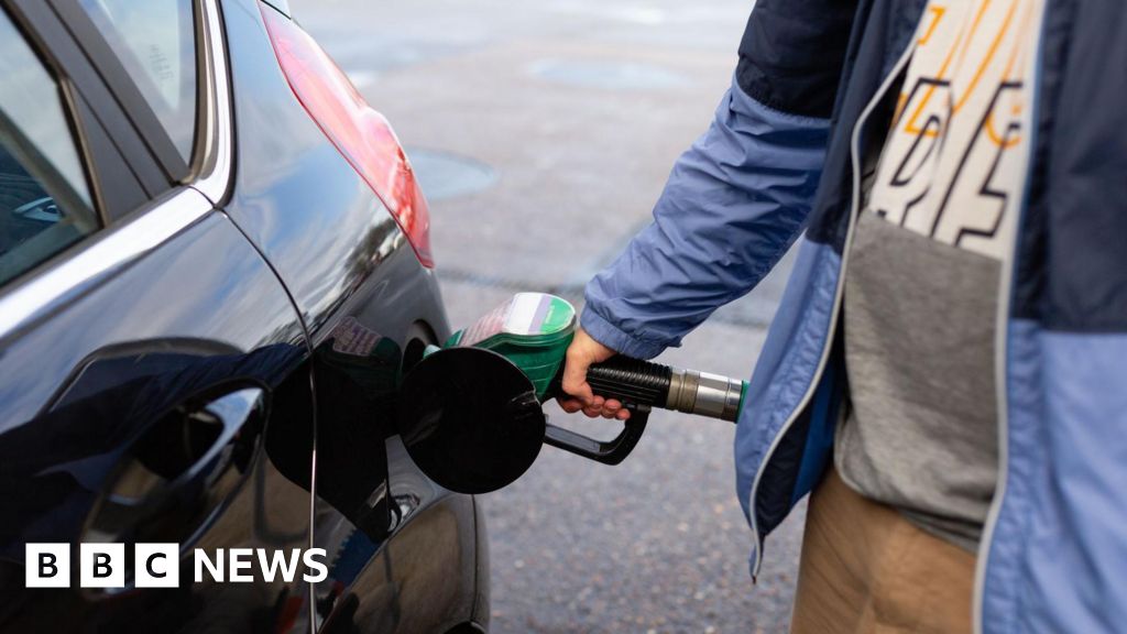 Oil price soars above $118 after reports of 'extended' Iran blockade