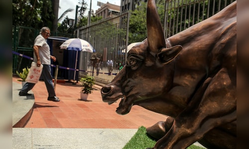 Closing Bell | Markets end near day’s high; bank stocks power Nifty above 22,950