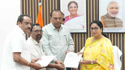 Delhi government committed to address issues faced by sanitation workers: CM Gupta | India News