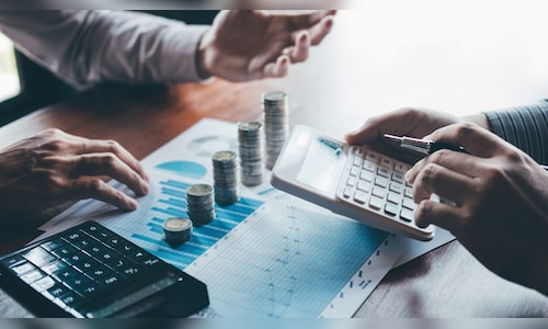 REC profit drops sharply in Q4, but company still announces dividend