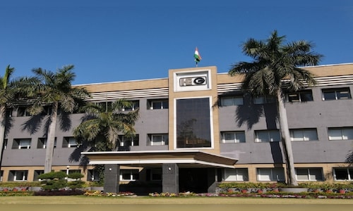 HEG Q4 net loss widens to ₹114 cr despite 12% revenue growth; dividend declared