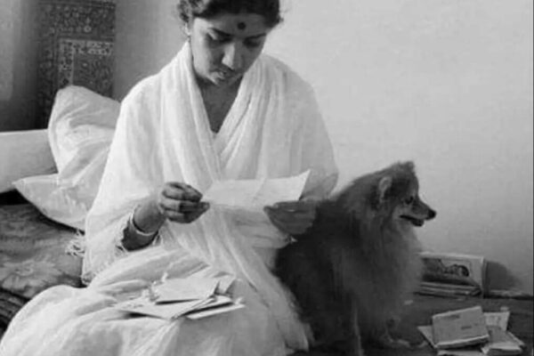 Athiya Shetty gets trolled for using Lata Mangeshkar's picture while paying tribute to Asha Bhosle: 'Can someone tell her?' |