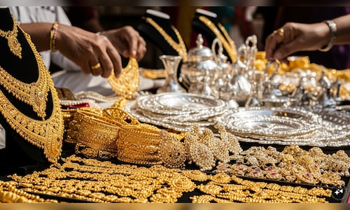 Gold eases below ₹1.52 lakh per grams in India; silver slides amid weak global cues