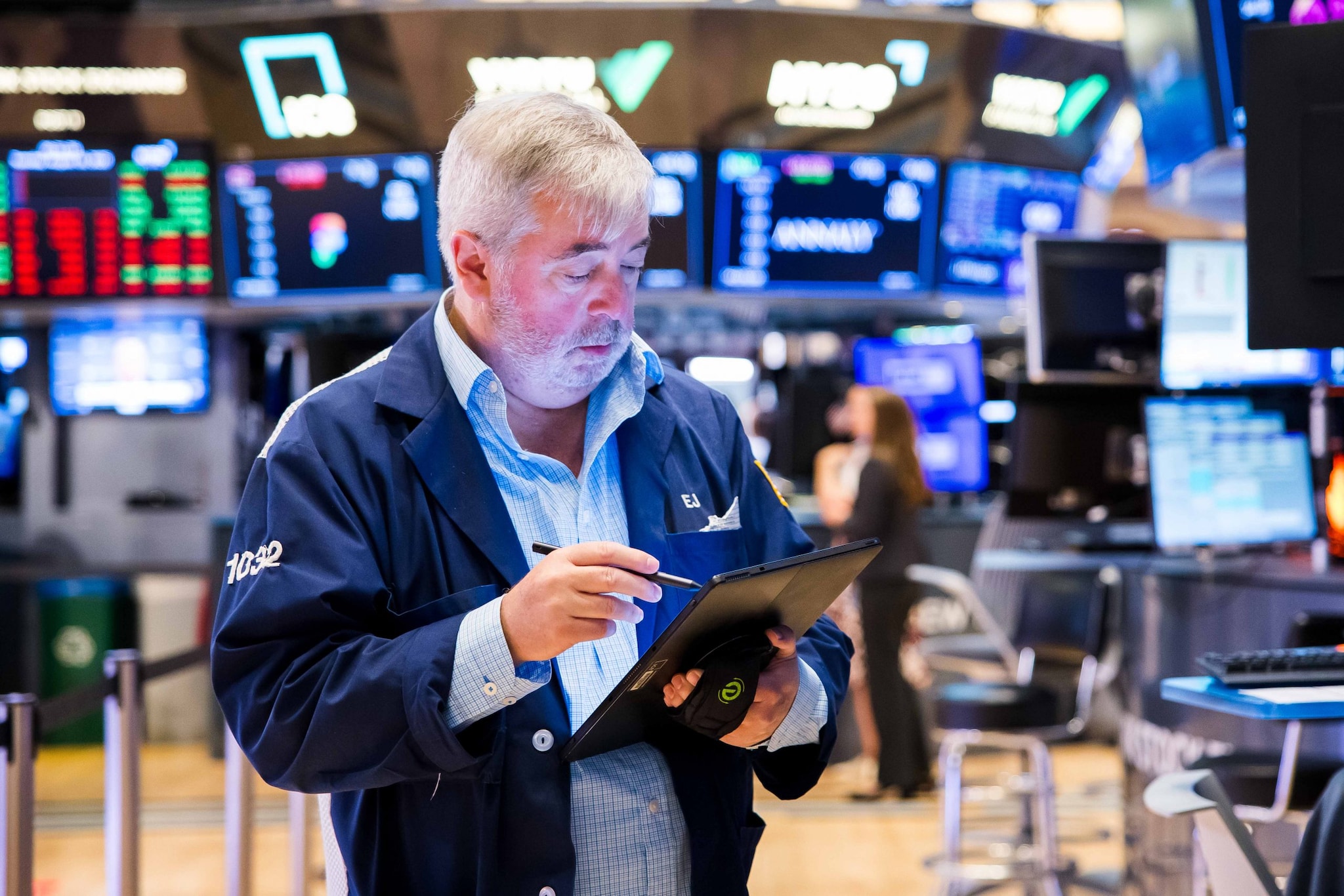 Dow dips, S&P 500 and Nasdaq rebound on Strait of Hormuz hopes