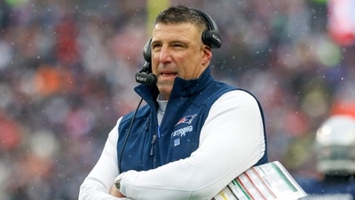 Mike Vrabel scandal: Patriots fans give coach standing ovation amid Dianna Russini row; watch