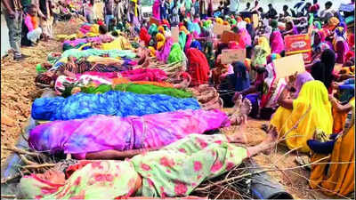 MP tribal women on 'funeral pyres' oppose river linking | India News