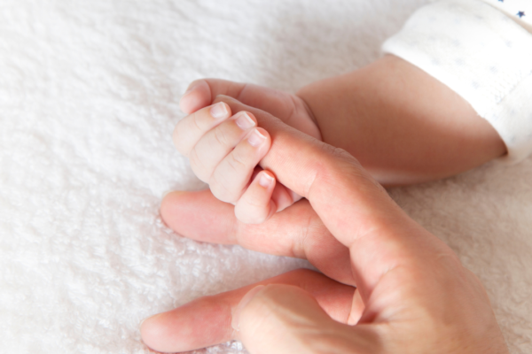 8 beautiful short baby girl names that mean grace and elegance