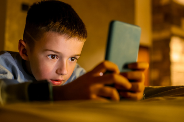 4 harmful effects of screen time on child development