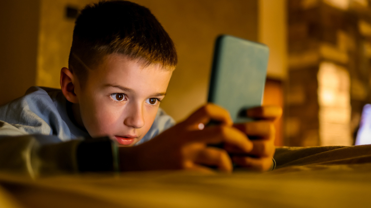 4 harmful effects of screen time on child development
