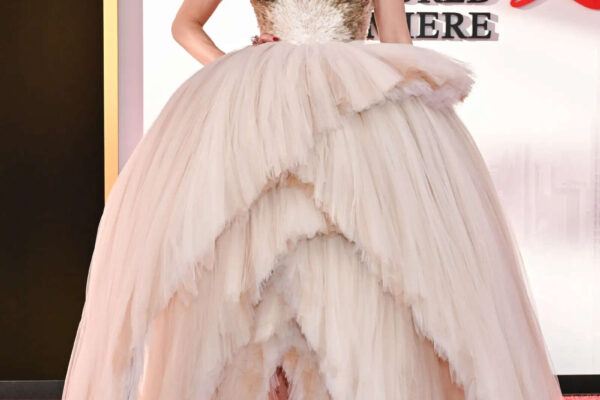 Emily Blunt picks a sculpted Schiaparelli ball gown and Mikimoto jewels for ‘The Devil Wears Prada 2’ premiere |