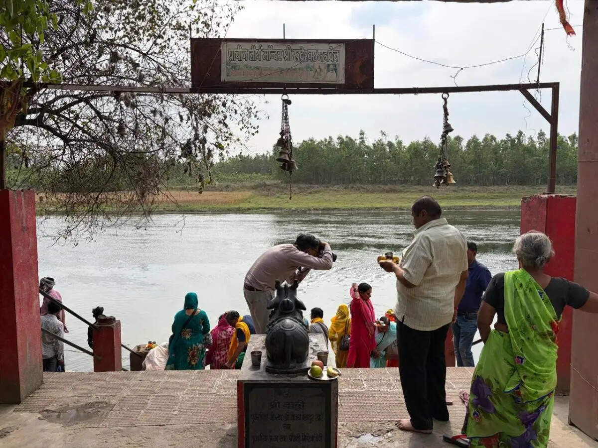 A kund in Uttar Pradesh where fruits float and Lord Shiva’s favourite ‘Bel leaves’ sink; mystery or science?