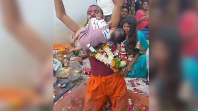 Voodoo outrage: Akola self-styled 'godman' lifts kids with his teeth in unsafe rituals | Nagpur News