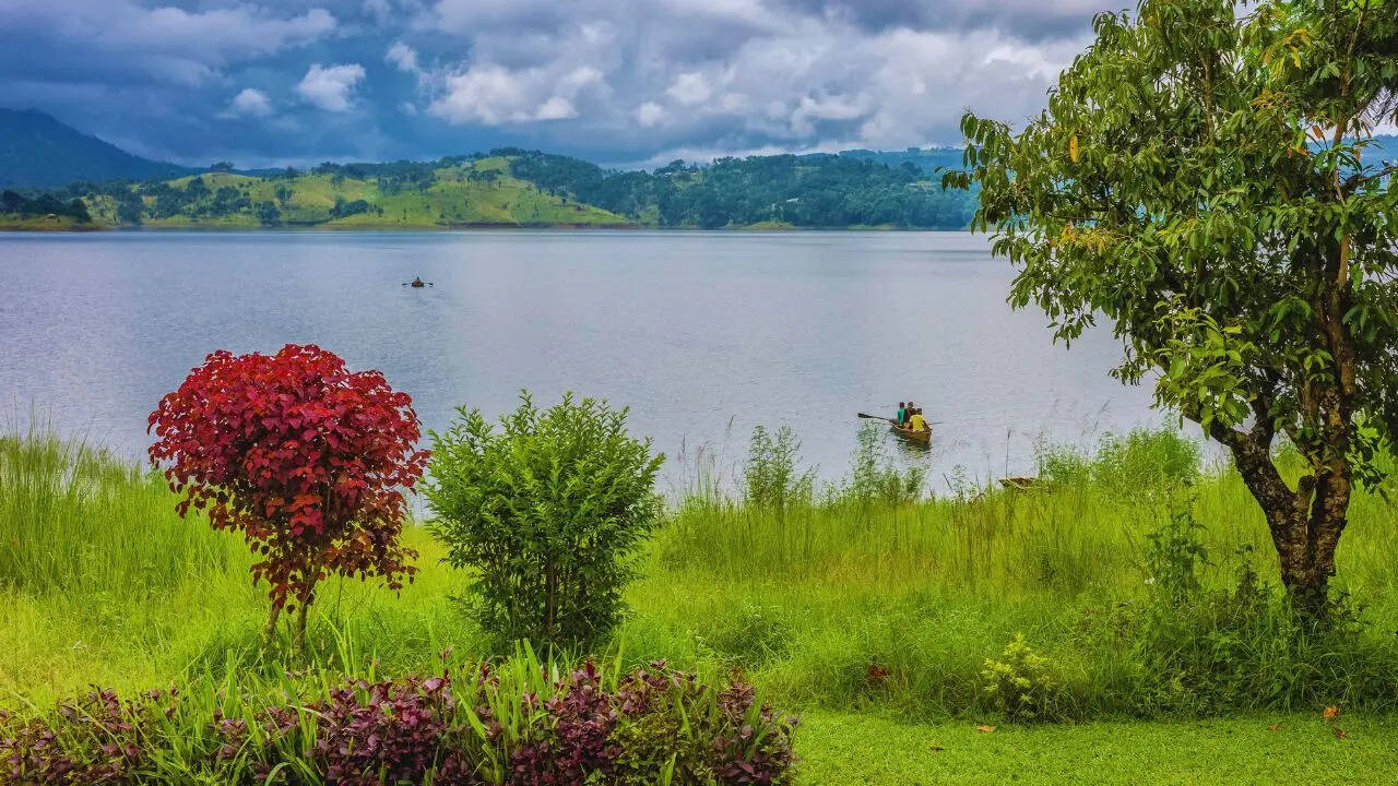 This lake in Meghalaya is also known as the “Water of Tears”; know why
