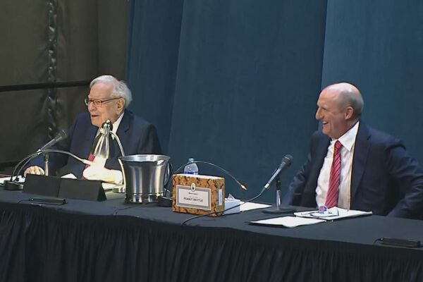 Berkshire Hathaway returns to airlines with $2.6 billion stake in Delta Air Lines